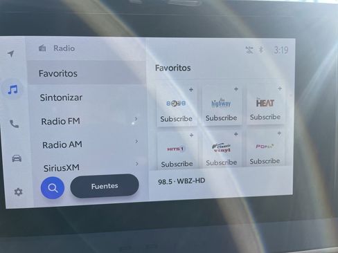 Used 2025 Toyota Prius SE image 19