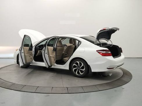 Used 2017 Honda Accord EX-L image 14