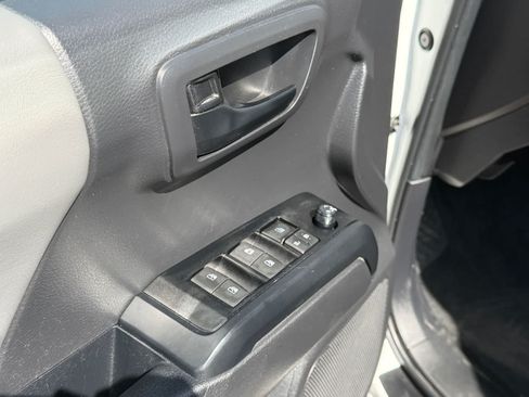 Used 2022 Toyota Tacoma SR AWD/4WD image 15