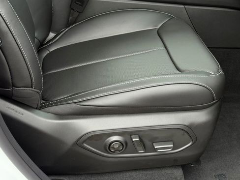 New 2025 Jeep Grand Cherokee L Limited w/ Luxury Tech Group II image 9