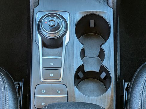 Used 2022 Ford Escape Titanium w/ Titanium Premium Package image 25