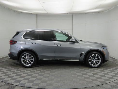 Used 2025 BMW X5 xDrive40i AWD/4WD image 4