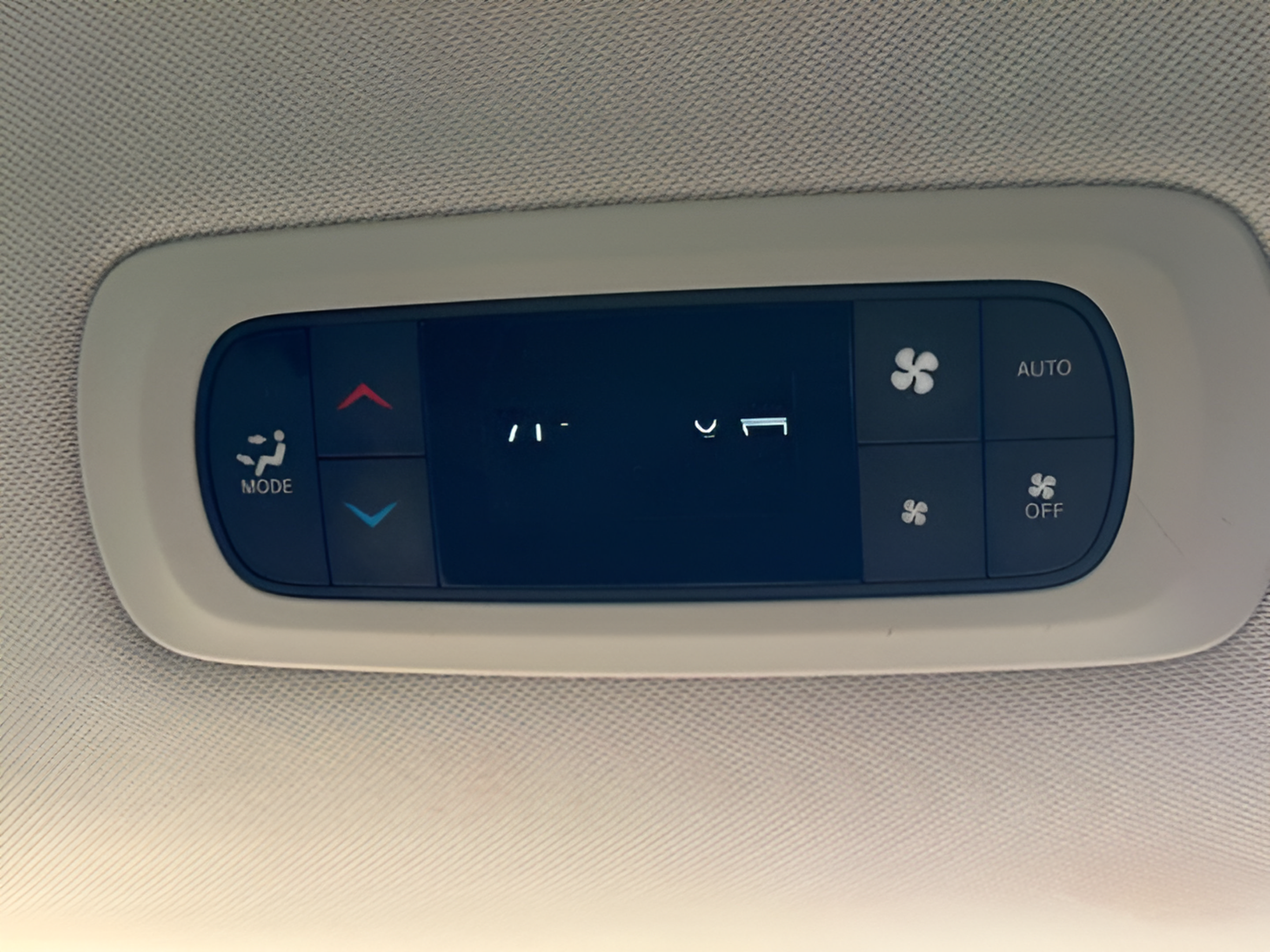 Used 2024 Chrysler Pacifica Touring-L FWD image 11