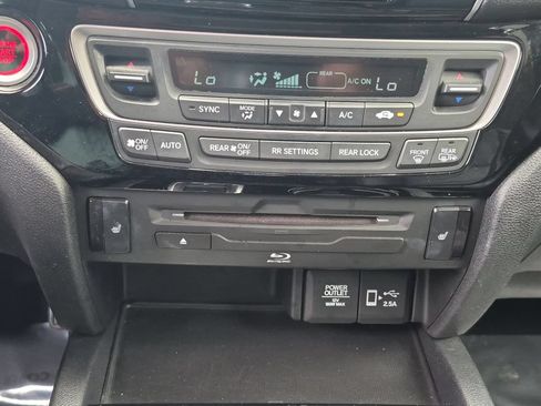 Used 2019 Honda Pilot Touring image 22