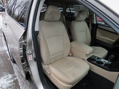 Used 2016 Subaru Outback 2.5i Premium image 16