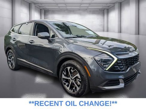 Used 2024 Kia Sportage EX image 3