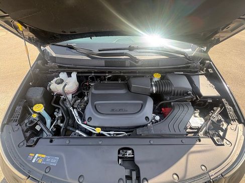 Used 2025 Chrysler Pacifica Limited FWD image 31