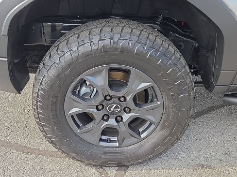 Used 2026 Lexus GX 550 AWD/4WD image 17