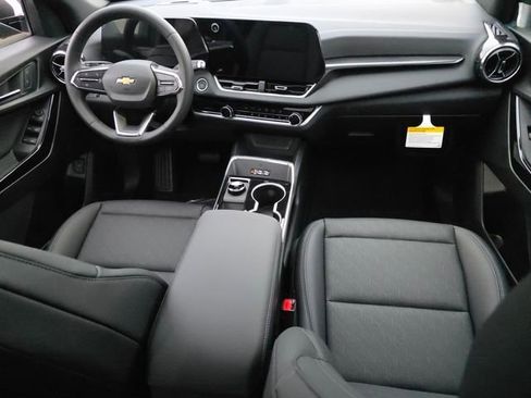 New 2026 Chevrolet Equinox LT w/ Convenience Package II AWD/4WD image 17