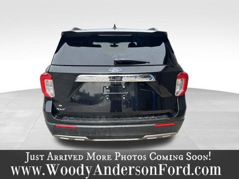 Used 2022 Ford Explorer XLT w/ Equipment Group 202A image 5