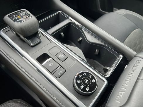 Used 2024 Nissan Pathfinder SV AWD/4WD image 25