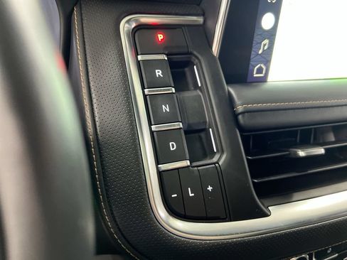 Used 2022 GMC Yukon XL AT4 AWD/4WD image 18