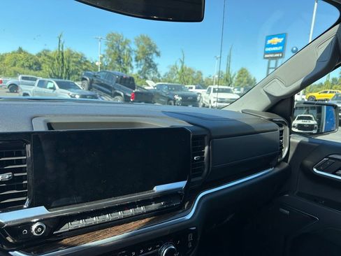 Used 2025 GMC Sierra 1500 Elevation w/ Elevation Premium Package AWD/4WD image 13