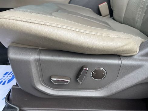 Used 2020 Ford Expedition Limited image 41