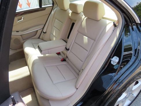 Used 2014 Mercedes-Benz E 350 4MATIC Sedan image 13