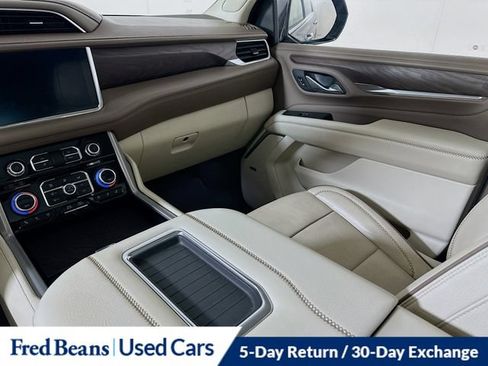 Used 2023 GMC Yukon XL Denali AWD/4WD image 31