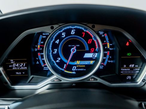 Used 2015 Lamborghini Aventador LP 700-4 image 32