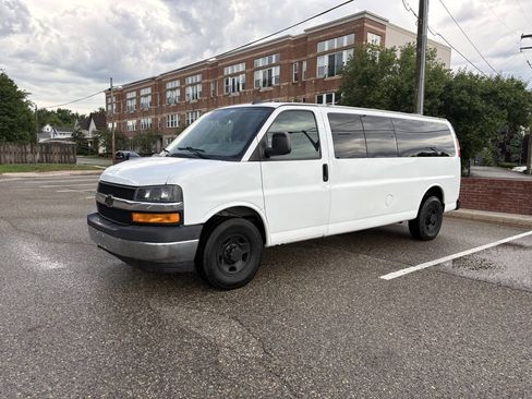 Used 2019 Chevrolet Express 3500 LT w/ LT Preferred Equipment Group RWD image 15
