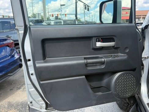 Used 2008 Toyota FJ Cruiser 4WD image 10