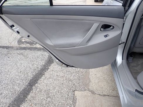 Used 2010 Toyota Camry LE image 13