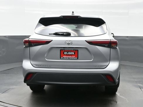 Used 2024 Toyota Highlander LE AWD/4WD image 5
