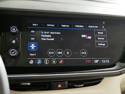 Used 2023 Buick Envision Avenir image 22