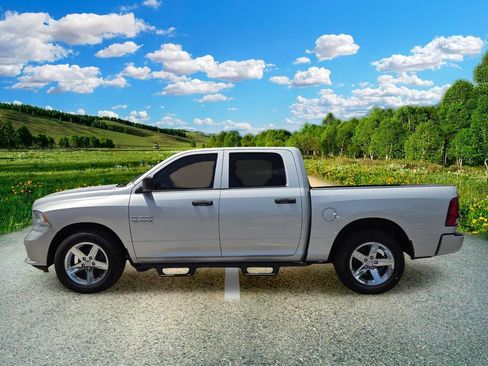 Used 2018 RAM 1500 Express w/ Express Value Package RWD image 3