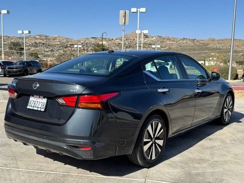 Used 2021 Nissan Altima 2.5 SV image 6