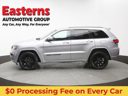 Used 2017 Jeep Grand Cherokee Laredo AWD/4WD image 59