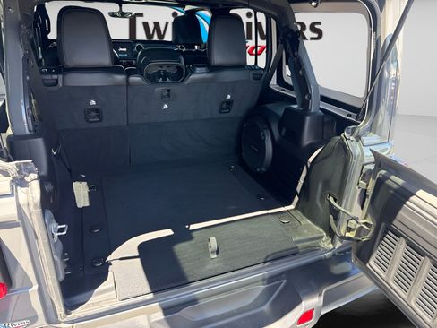 Used 2020 Jeep Wrangler Unlimited Sahara AWD/4WD image 8