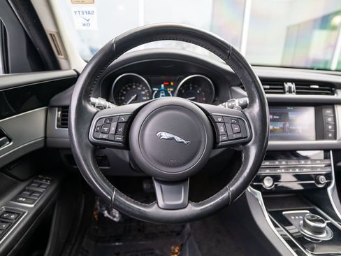 Used 2017 Jaguar XF Premium AWD/4WD image 17