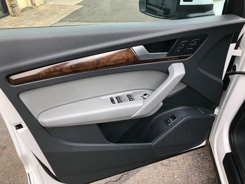 Used 2020 Audi Q5 2.0T Premium w/ Convenience Package image 10