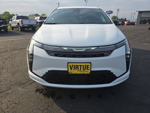 New 2027 Chrysler Pacifica Select AWD/4WD image 2