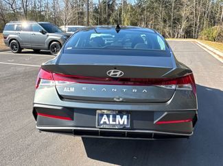 New 2026 Hyundai Elantra SE video 4