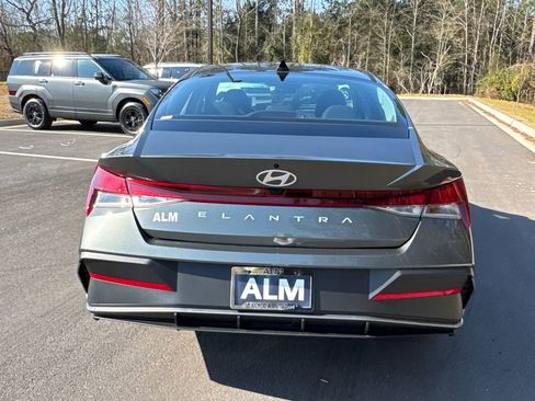 New 2026 Hyundai Elantra SE image 4