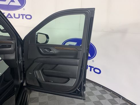 Used 2024 Chevrolet Suburban Premier AWD/4WD image 39