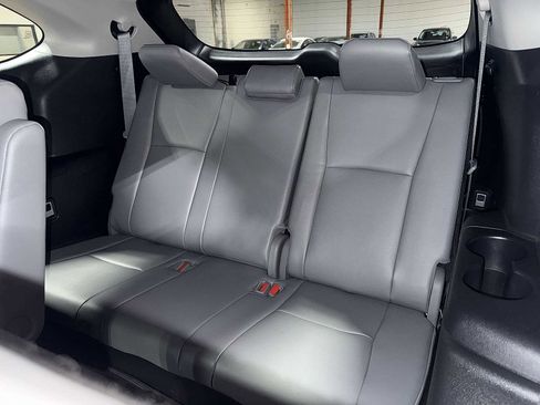 Used 2023 Toyota Highlander XLE image 18