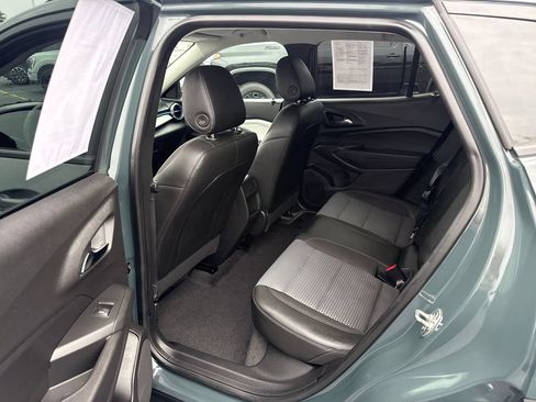 Used 2025 Chevrolet Trax LT FWD image 14