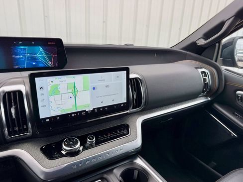 Used 2025 Ford Expedition Tremor image 27