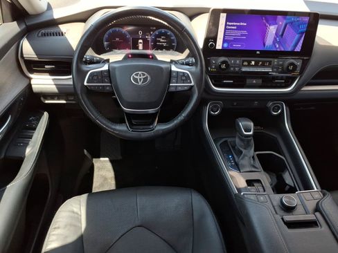 Used 2024 Toyota Grand Highlander AWD image 19