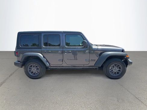 Used 2024 Jeep Wrangler Unlimited Sport AWD/4WD image 3
