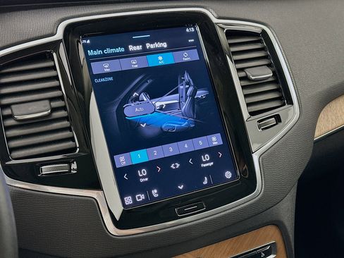 Used 2023 Volvo XC90 B6 Plus image 23