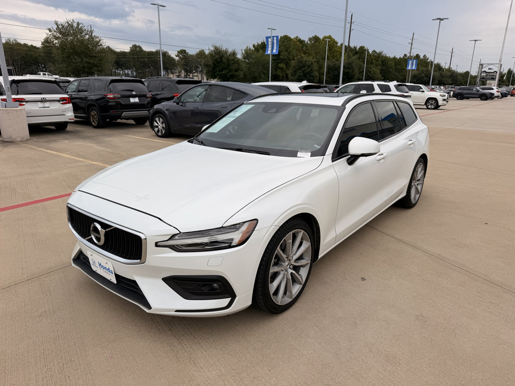 Used 2020 Volvo V60 T5 Momentum FWD image 4
