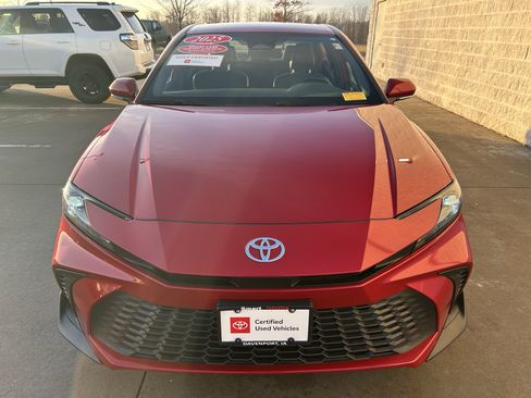 Certified 2025 Toyota Camry SE image 2