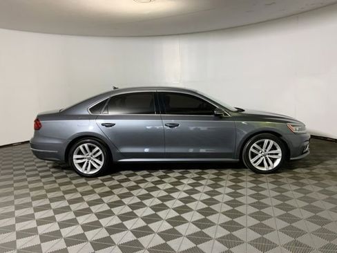 Used 2018 Volkswagen Passat 2.0T SE FWD image 4