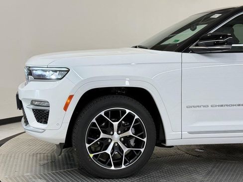 New 2025 Jeep Grand Cherokee Summit image 4