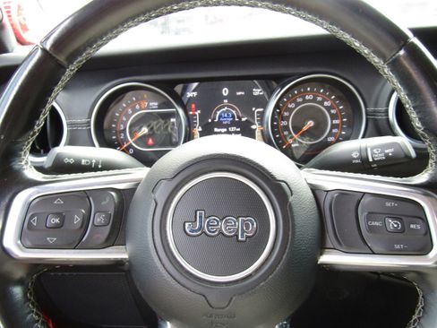Used 2021 Jeep Gladiator Overland image 14