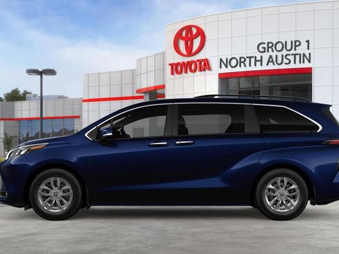 New 2026 Toyota Sienna XLE image 4