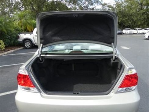 Used 2006 Toyota Camry LE image 14