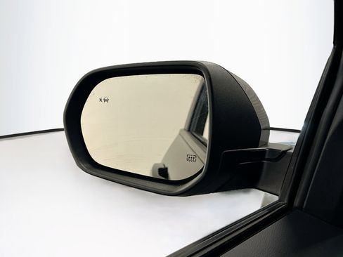 Used 2025 Chevrolet Equinox LT w/ Convenience Package II image 16